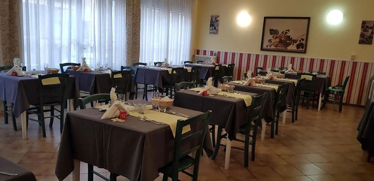 Hotel Eros Lido di Camaiore 2*,